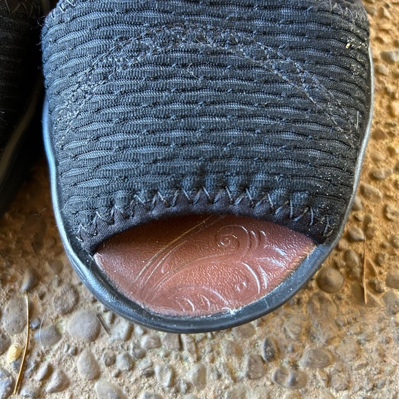 zees shoes open toe & heel. Elastic upper for stretch Sz 8 - Picture 5 of 7